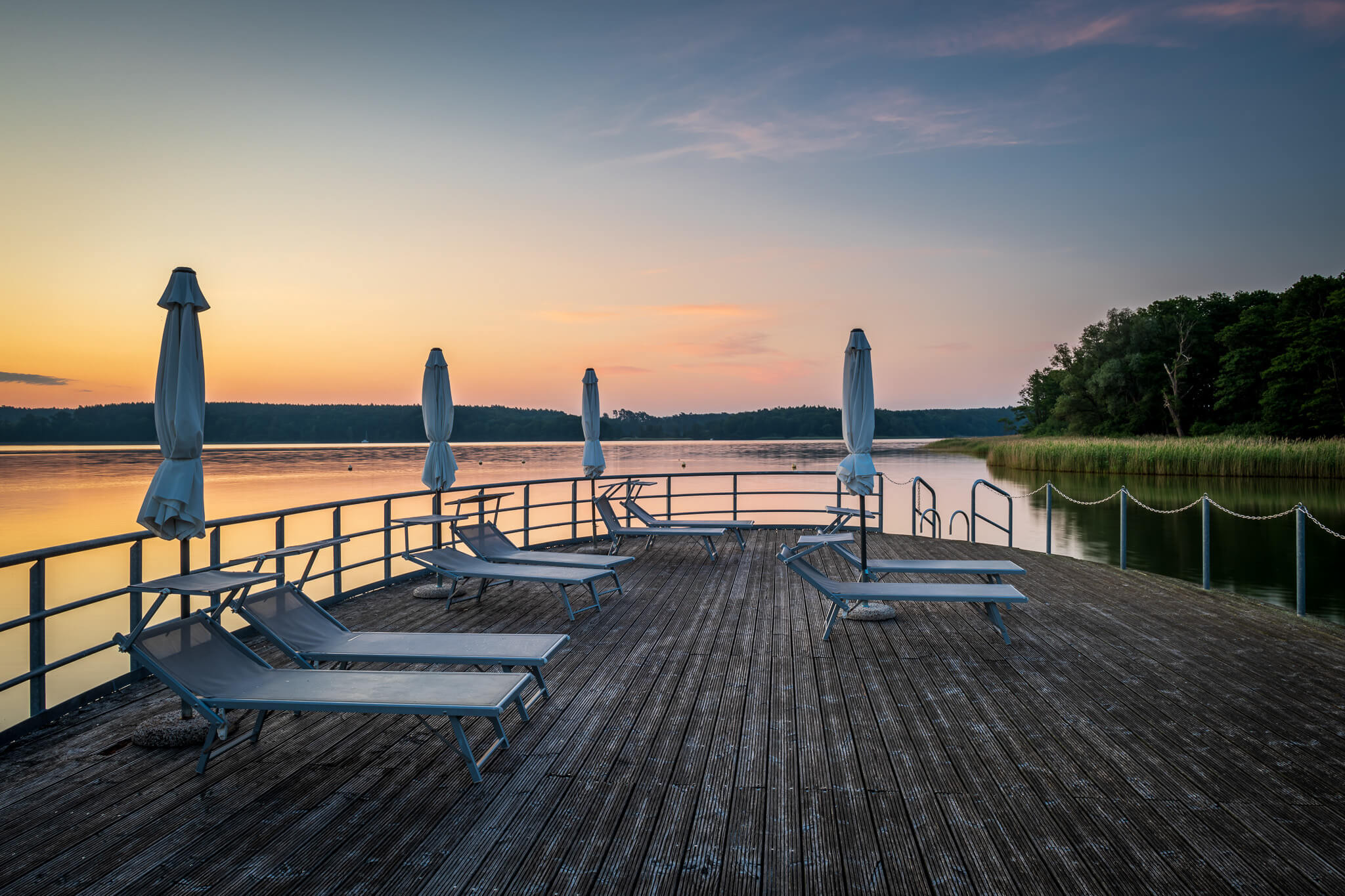 BEECH Resort Plauer See direkt am Wasser mit Steg, Wald und ruhiger Naturkulisse