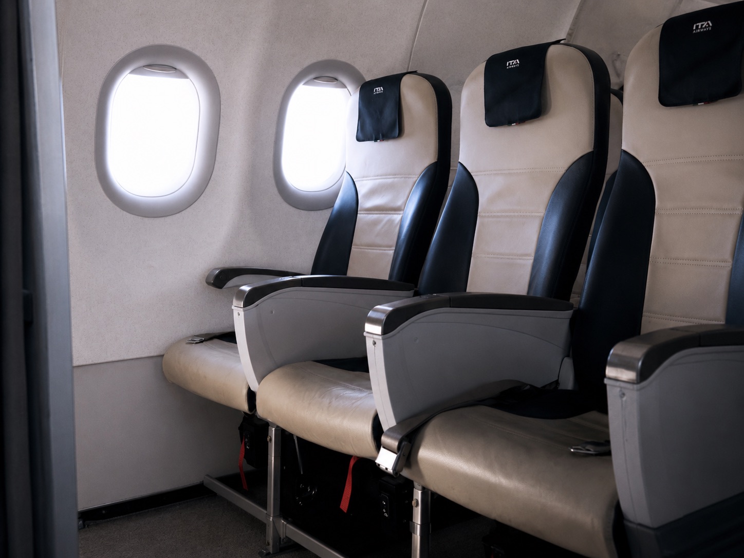 ITA Airways review — fully flat Business Class seat on the Airbus A321neo